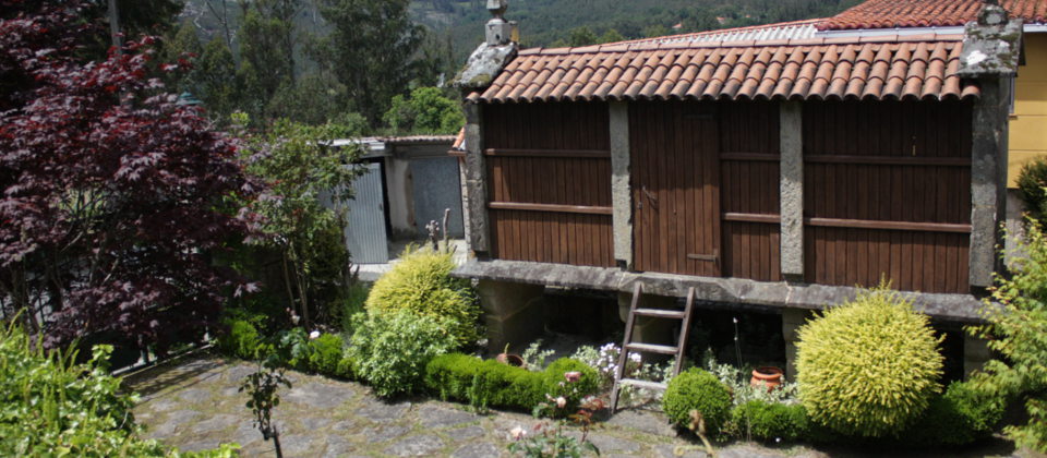 Turismo Rural en A Coruña con horreo gallego